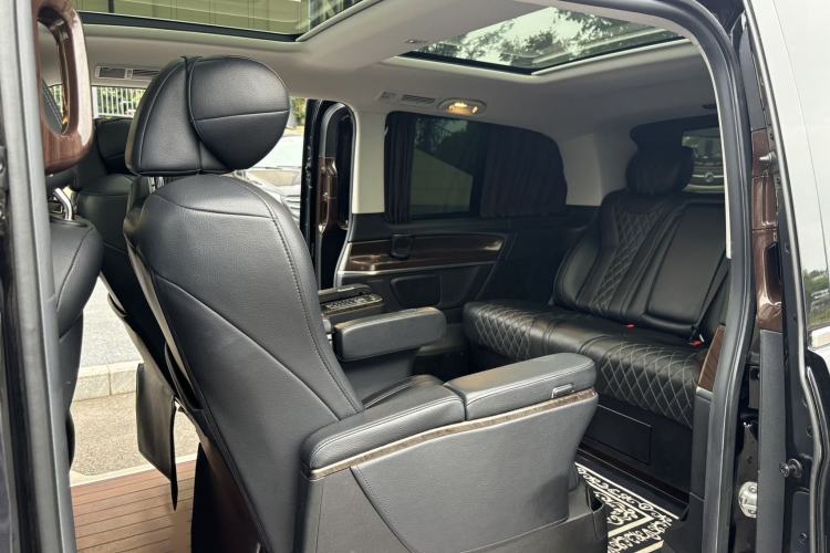 Used Mercedes-Benz V-Class 2020 V 260 Avantgarde Edition Interior 6