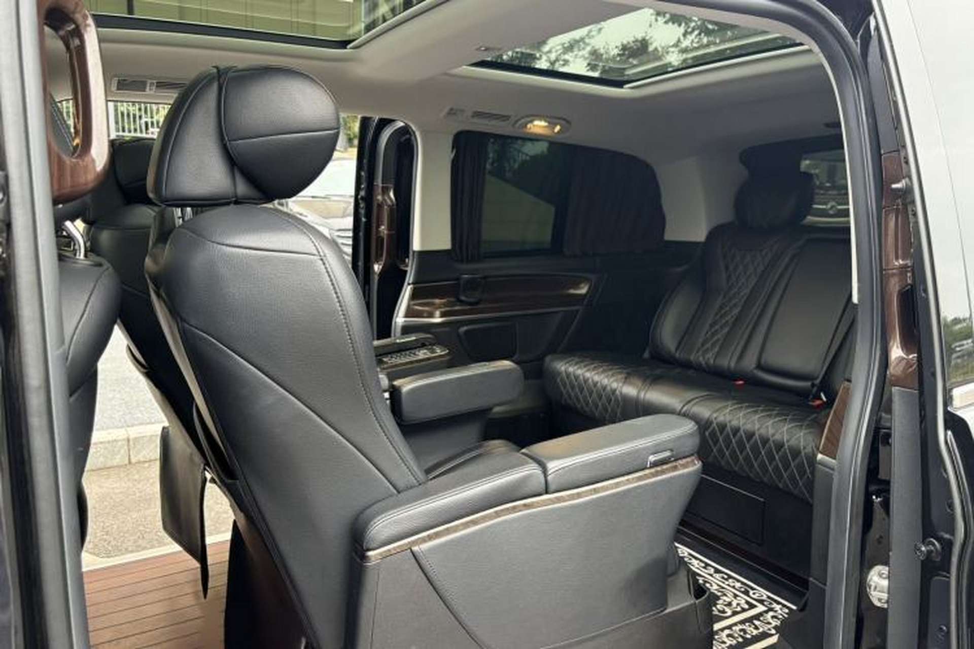 Used Mercedes-Benz V-Class 2020 V 260 Avantgarde Edition Interior 6
