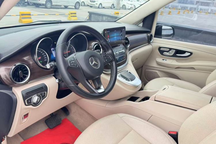 Used Mercedes-Benz V-Class 2020 V 260 Avantgarde Edition Interior 6