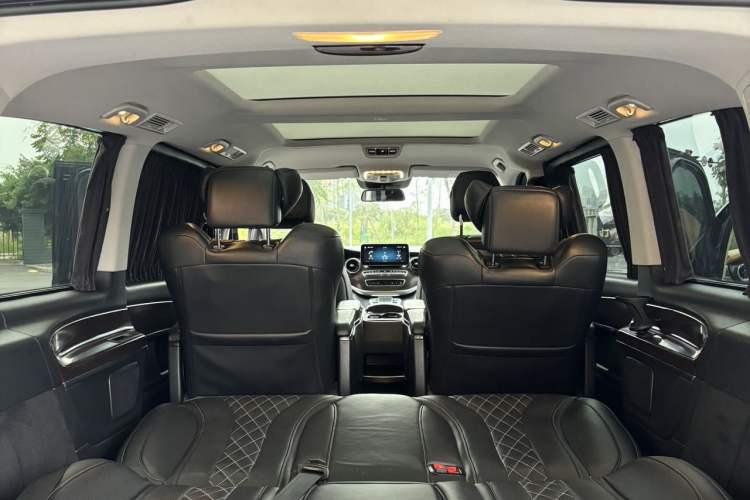 Used Mercedes-Benz V-Class 2020 V 260 Avantgarde Edition Interior 7