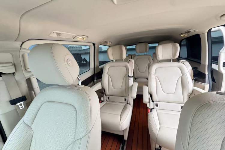 Used Mercedes-Benz V-Class 2020 V 260 Avantgarde Edition Interior 7