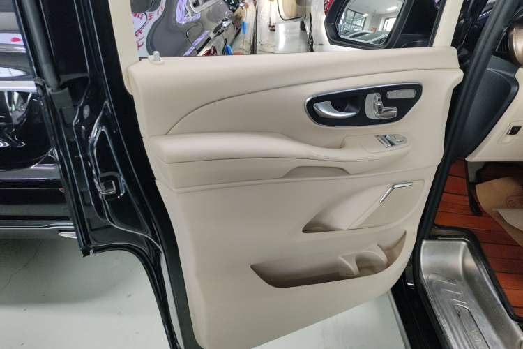 Used Mercedes-Benz V-Class 2020 V 260 L Long-wheelbase Luxury Edition Interior 7