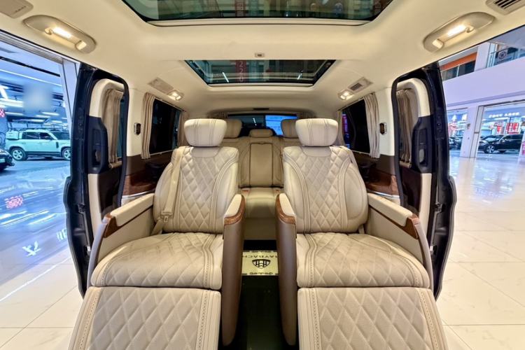Used Mercedes-Benz V-Class 2020 V 260 Avantgarde Edition Interior 8
