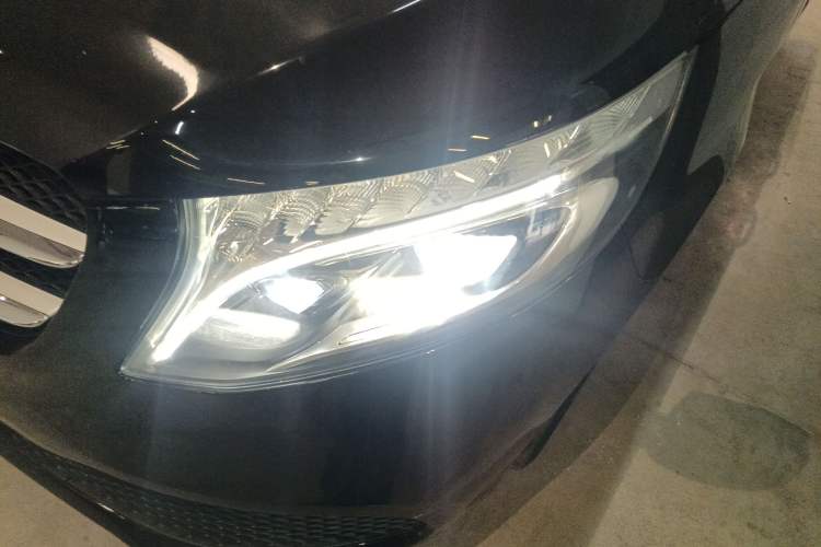 Used Mercedes-Benz V-Class 2020 V 260 Avantgarde Edition Left Front Headlight