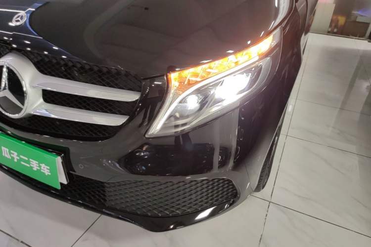 Used Mercedes-Benz V-Class 2020 V 260 Avantgarde Edition Left Front Headlight