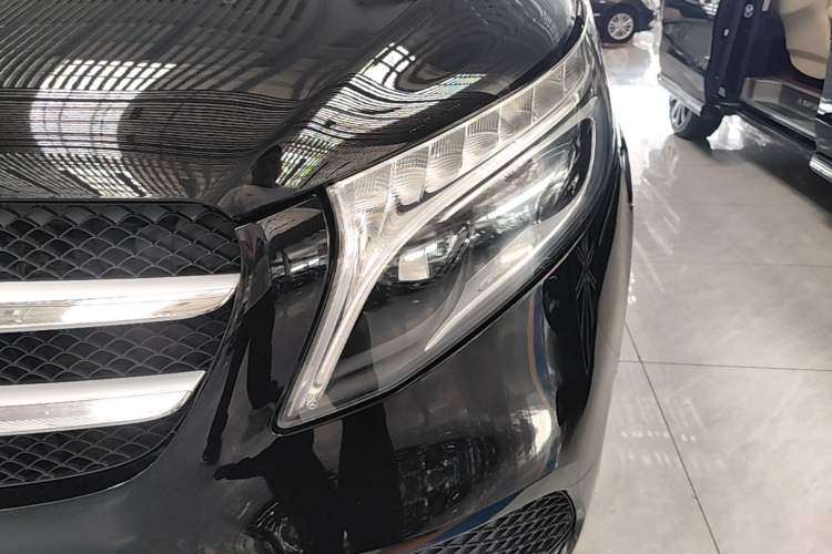Used Mercedes-Benz V-Class 2020 V 260 Avantgarde Edition Left Front Headlight