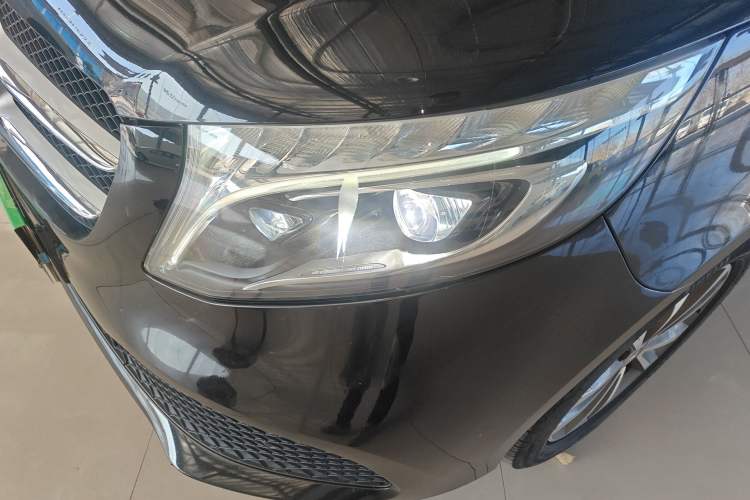 Used Mercedes-Benz V-Class 2020 V 260 Avantgarde Edition Left Front Headlight