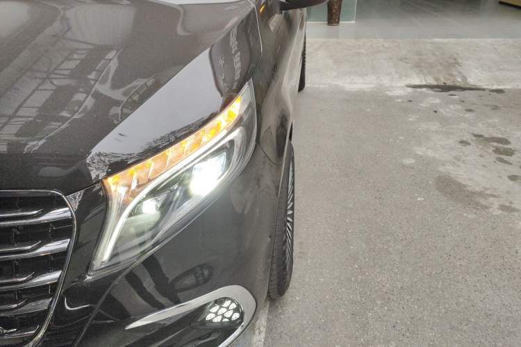 Used Mercedes-Benz V-Class 2020 V 260 Avantgarde Edition Left Front Headlight