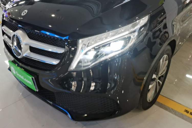 Used Mercedes-Benz V-Class 2020 V 260 Avantgarde Edition Left Front Headlight
