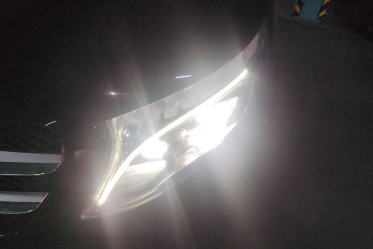 Used Mercedes-Benz V-Class 2020 V 260 Avantgarde Edition Left Front Headlight