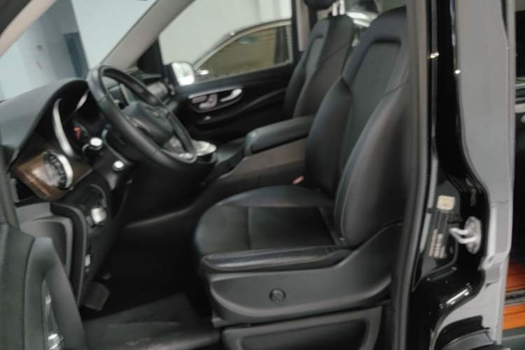 Used Mercedes-Benz V-Class 2020 V 260 Avantgarde Edition Left Front Seat