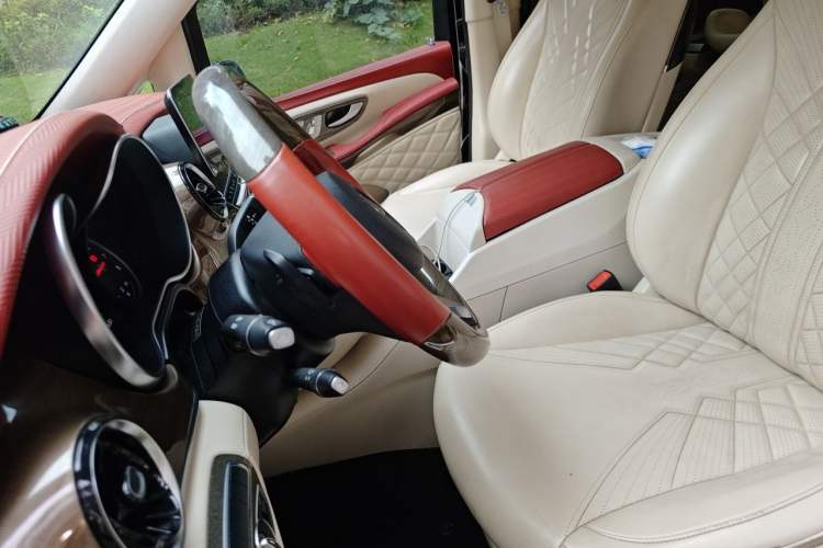 Used Mercedes-Benz V-Class 2020 V 260 Prestige Edition Left Front Seat
