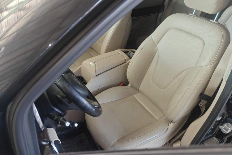 Used Mercedes-Benz V-Class 2020 V 260 Avantgarde Edition Left Front Seat