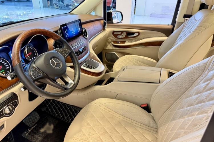Used Mercedes-Benz V-Class 2020 V 260 Avantgarde Edition Left Front Seat