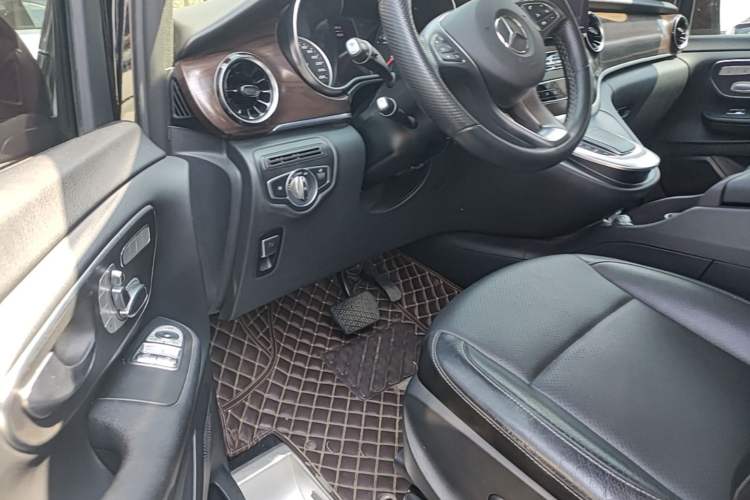 Used Mercedes-Benz V-Class 2020 V 260 Avantgarde Edition Left Front Seat