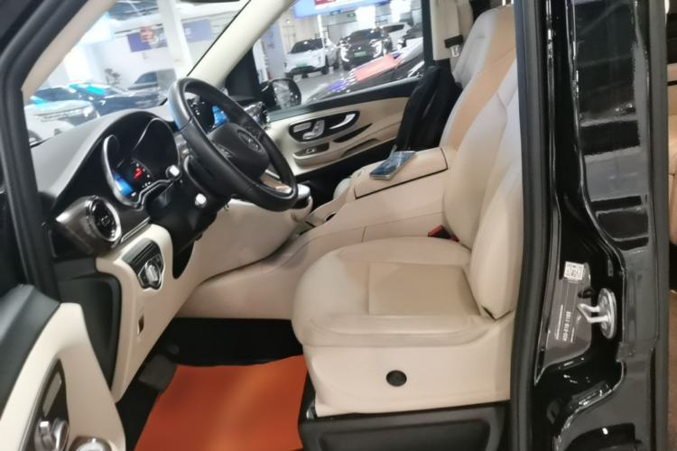 Used Mercedes-Benz V-Class 2020 V 260 Avantgarde Edition Left Front Seat