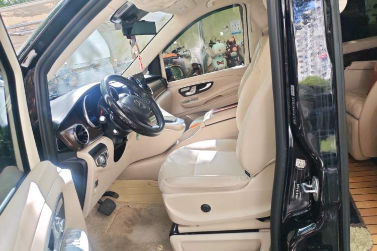 Used Mercedes-Benz V-Class 2020 V 260 Avantgarde Edition Left Front Seat