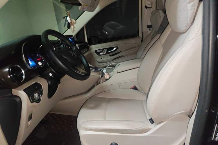 Used Mercedes-Benz V-Class 2020 V 260 Avantgarde Edition Left Front Seat