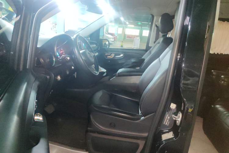 Used Mercedes-Benz V-Class 2020 V 260 Avantgarde Edition Left Front Seat