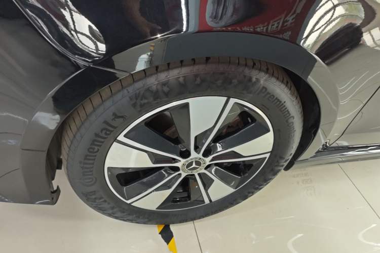 Used Mercedes-Benz V-Class 2020 V 260 Prestige Edition Left Front Wheel Hub