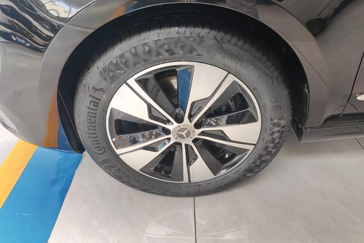 Used Mercedes-Benz V-Class 2020 V 260 Prestige Edition Left Front Wheel Hub