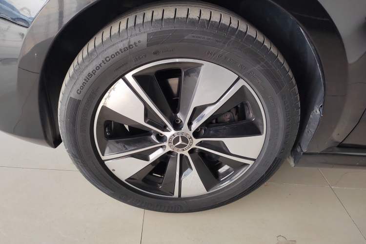 Used Mercedes-Benz V-Class 2020 V 260 Prestige Edition Left Front Wheel Hub