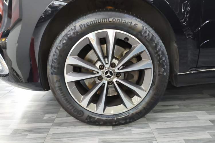 Used Mercedes-Benz V-Class 2020 V 260 Avantgarde Edition Left Front Wheel Hub