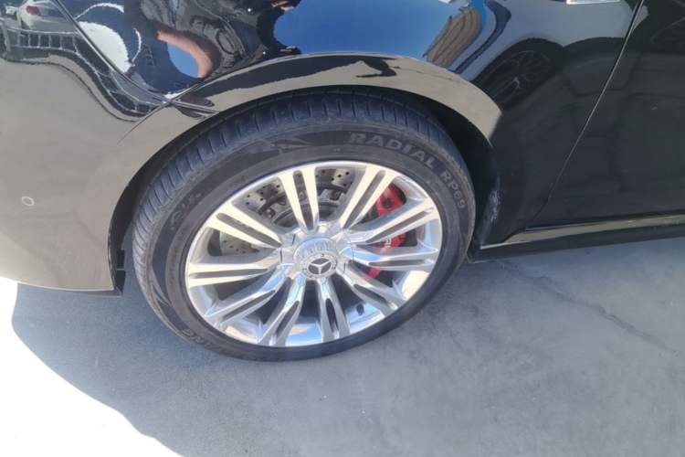 Used Mercedes-Benz V-Class 2020 V 260 Prestige Edition Left Front Wheel Hub