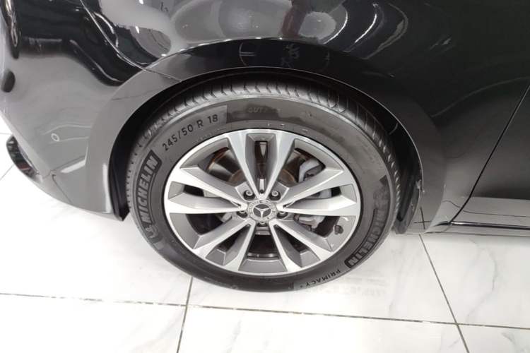 Used Mercedes-Benz V-Class 2020 V 260 Avantgarde Edition Left Front Wheel Hub