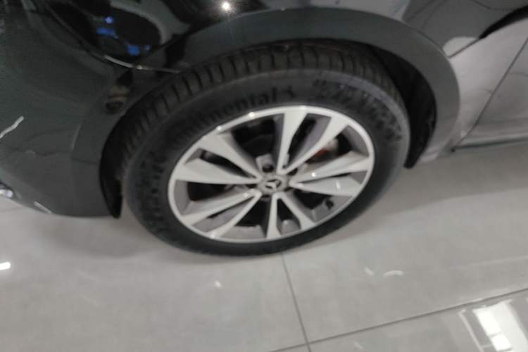 Used Mercedes-Benz V-Class 2020 V 260 Avantgarde Edition Left Front Wheel Hub