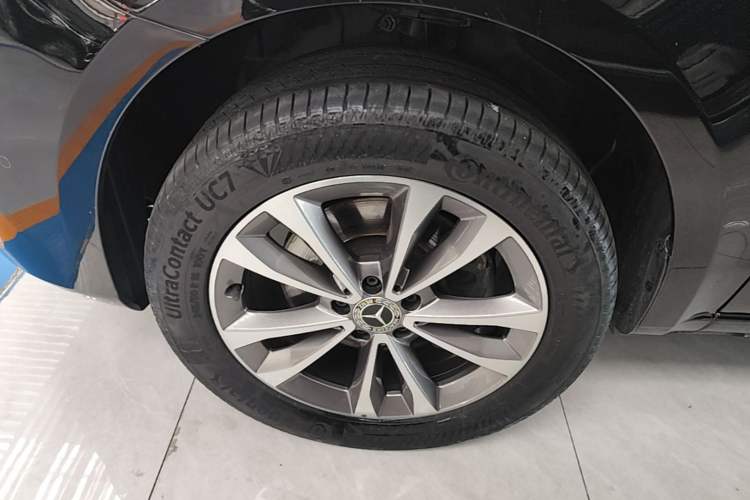 Used Mercedes-Benz V-Class 2020 V 260 Avantgarde Edition Left Front Wheel Hub