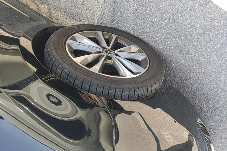 Used Mercedes-Benz V-Class 2020 V 260 Avantgarde Edition Left Front Wheel Hub