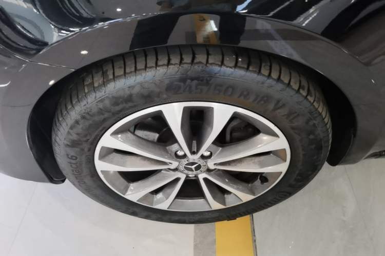 Used Mercedes-Benz V-Class 2020 V 260 Avantgarde Edition Left Front Wheel Hub