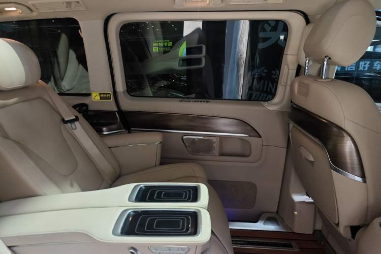 Used Mercedes-Benz V-Class 2020 V 260 L Long-wheelbase Luxury Edition Left Rear Door Interior