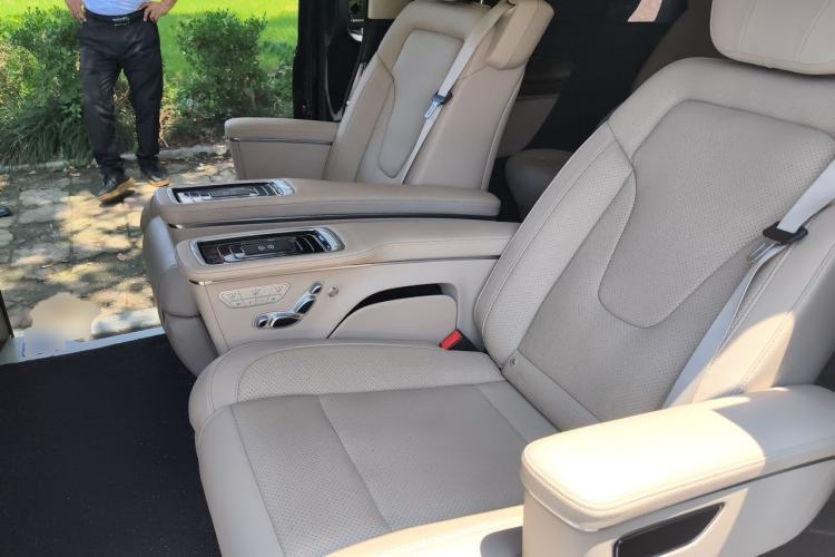 Used Mercedes-Benz V-Class 2020 V 260 L Long-wheelbase Luxury Edition Left Rear Seat