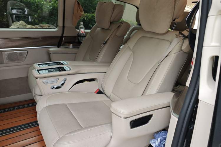 Used Mercedes-Benz V-Class 2020 V 260 L Long-wheelbase Luxury Edition Left Rear Seat