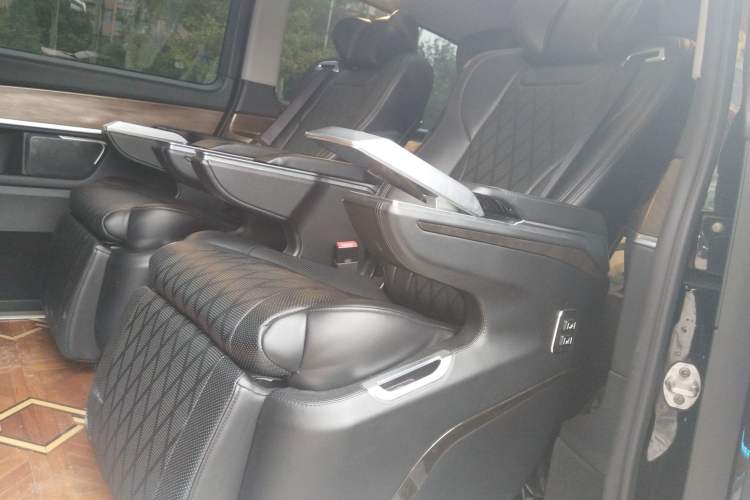 Used Mercedes-Benz V-Class 2020 V 260 L Long-wheelbase Luxury Edition Left Rear Seat