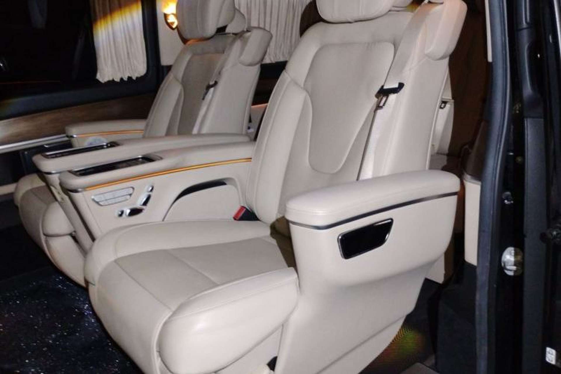 Used Mercedes-Benz V-Class 2020 V 260 L Long-wheelbase Luxury Edition Left Rear Seat