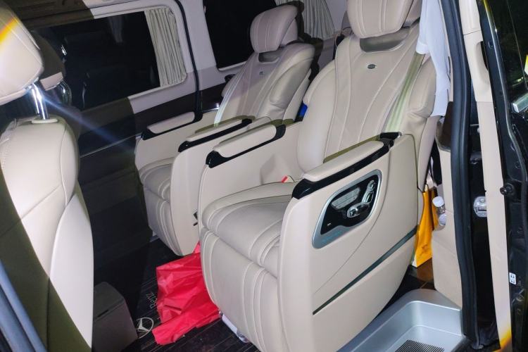 Used Mercedes-Benz V-Class 2020 V 260 Avantgarde Edition Left Rear Seat