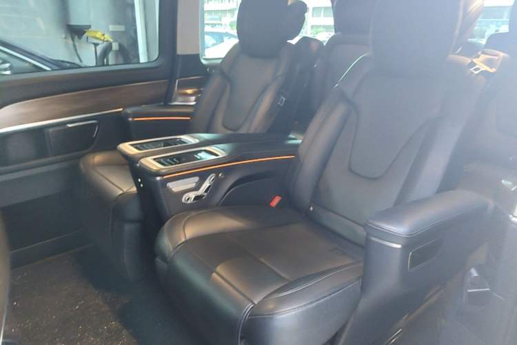 Used Mercedes-Benz V-Class 2020 V 260 L Long-wheelbase Luxury Edition Left Rear Seat
