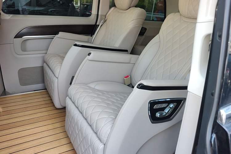 Used Mercedes-Benz V-Class 2020 V 260 Avantgarde Edition Left Rear Seat