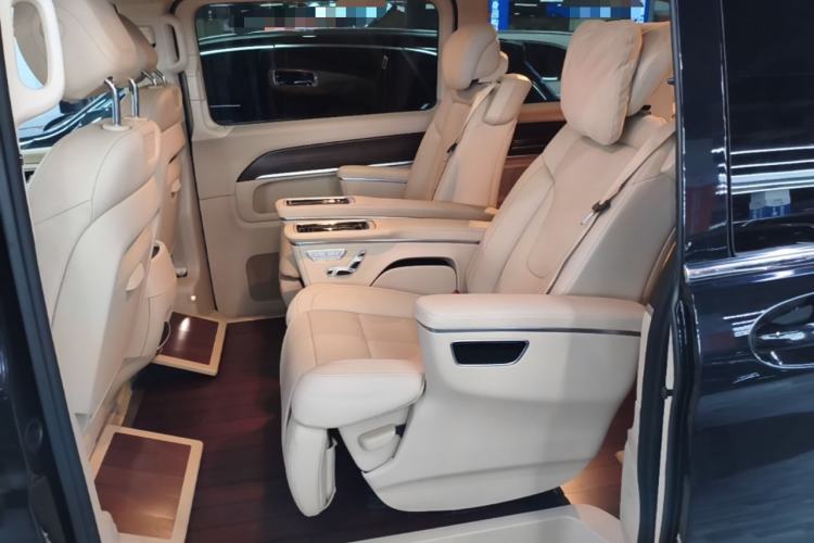 Used Mercedes-Benz V-Class 2020 V 260 Avantgarde Edition Left Rear Seat