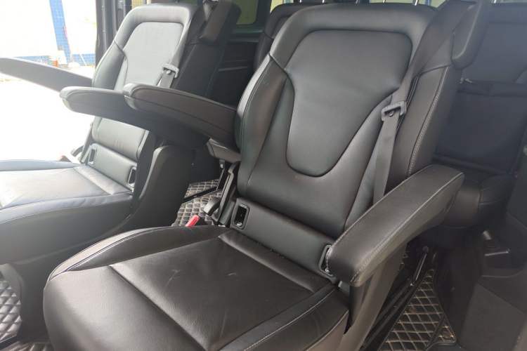 Used Mercedes-Benz V-Class 2020 V 260 Avantgarde Edition Left Rear Seat