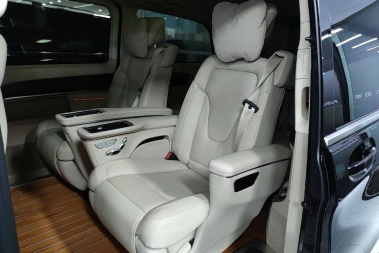 Used Mercedes-Benz V-Class 2020 V 260 Avantgarde Edition Left Rear Seat