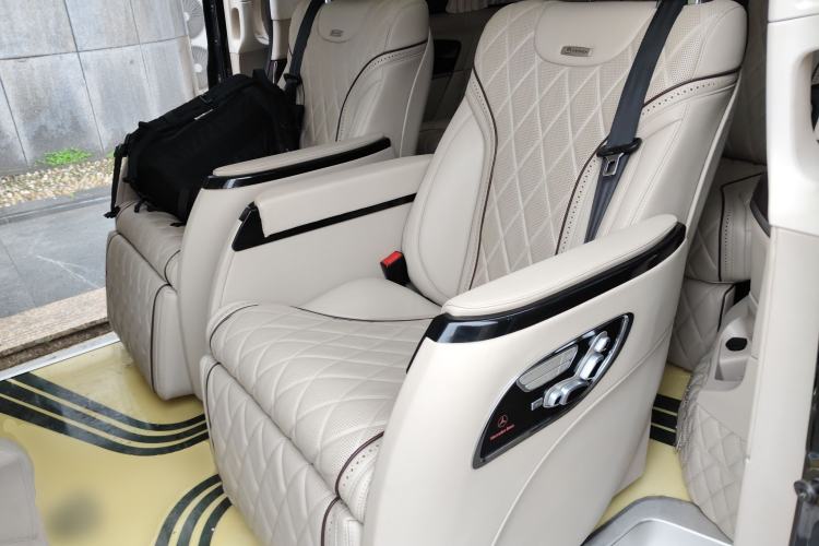Used Mercedes-Benz V-Class 2020 V 260 Avantgarde Edition Left Rear Seat