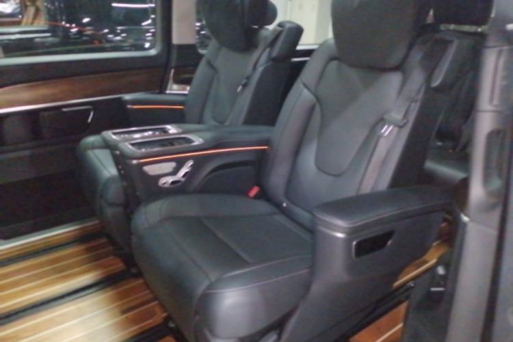 Used Mercedes-Benz V-Class 2020 V 260 L Long-wheelbase Luxury Edition Left Rear Seat