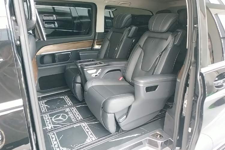 Used Mercedes-Benz V-Class 2020 V 260 L Long-wheelbase Luxury Edition Left Rear Seat