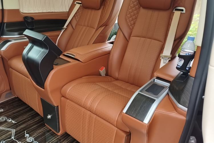 Used Mercedes-Benz V-Class 2020 V 260 Avantgarde Edition Left Rear Seat
