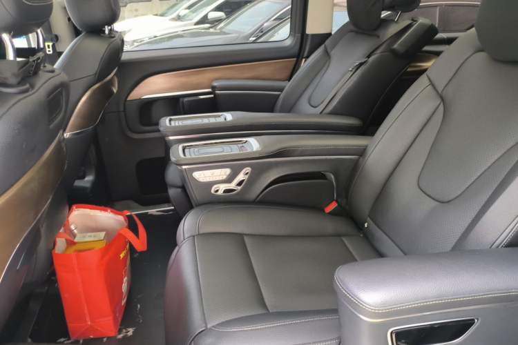 Used Mercedes-Benz V-Class 2020 V 260 L Long-wheelbase Luxury Edition Left Rear Seat