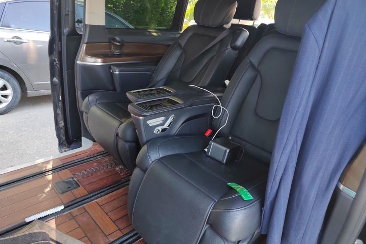 Used Mercedes-Benz V-Class 2020 V 260 L Long-wheelbase Luxury Edition Left Rear Seat